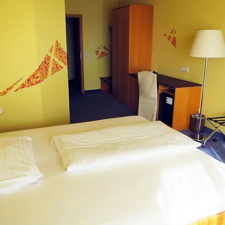 Novapark Flugzeughotel Szálloda Graz