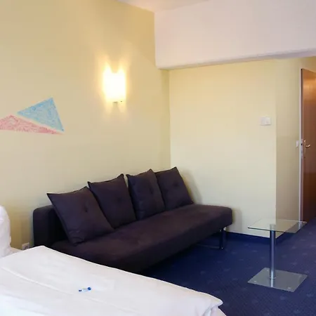 Szálloda Novapark Flugzeughotel Graz