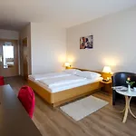 Novapark Flugzeughotel 3*