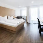 Novapark Flugzeughotel 酒店 3*