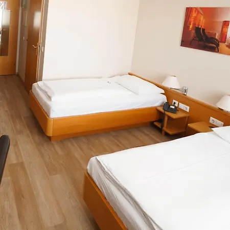 Szálloda Novapark Flugzeughotel