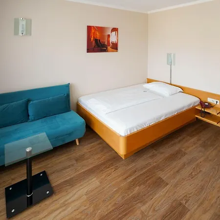 Novapark Flugzeughotel Грац