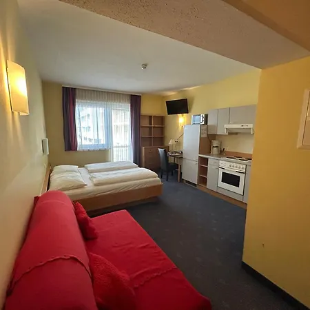 Otel Novapark Flugzeughotel Graz