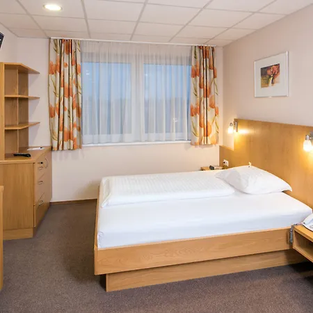 Szálloda Novapark Flugzeughotel 3*