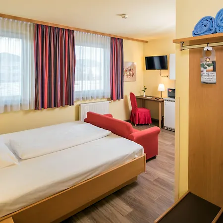 Novapark Flugzeughotel Грац