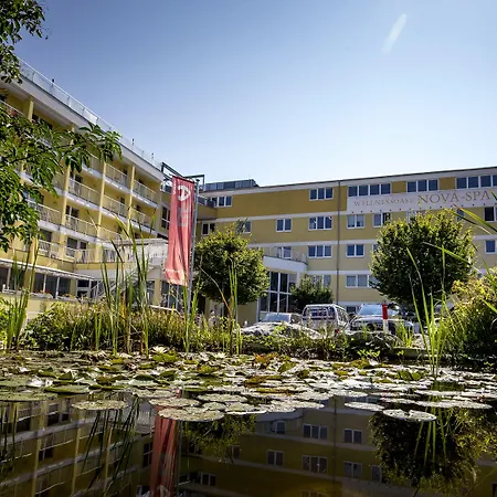 Novapark Flugzeughotel Готель 3*