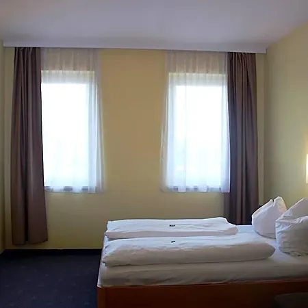 Szálloda Novapark Flugzeughotel 3*