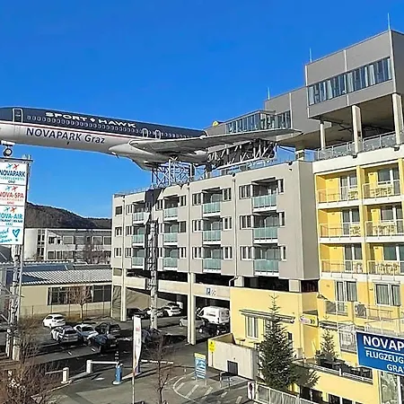 Novapark Flugzeughotel Szálloda Graz