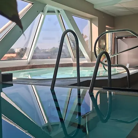 Novapark Flugzeughotel 3*