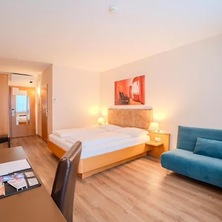 Novapark Flugzeughotel 3* Graz