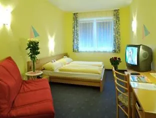 Novapark Flugzeughotel Otel Graz