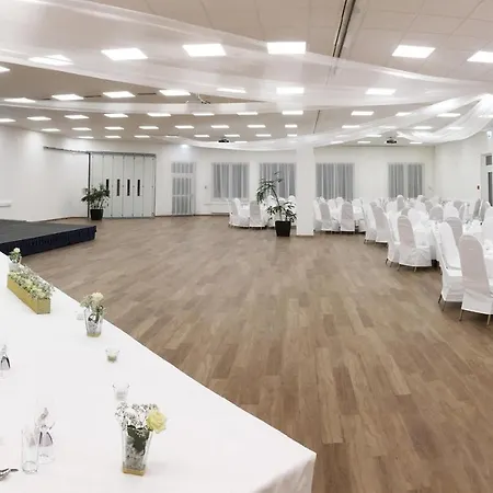 Novapark Flugzeughotel Otel 3*