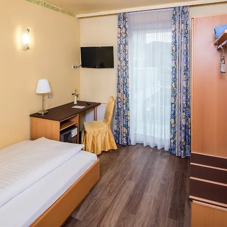 Novapark Flugzeughotel 3* Graz