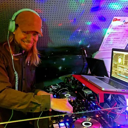 Novapark Flugzeughotel Готель Грац