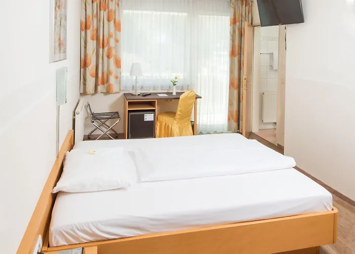 Novapark Flugzeughotel 3*